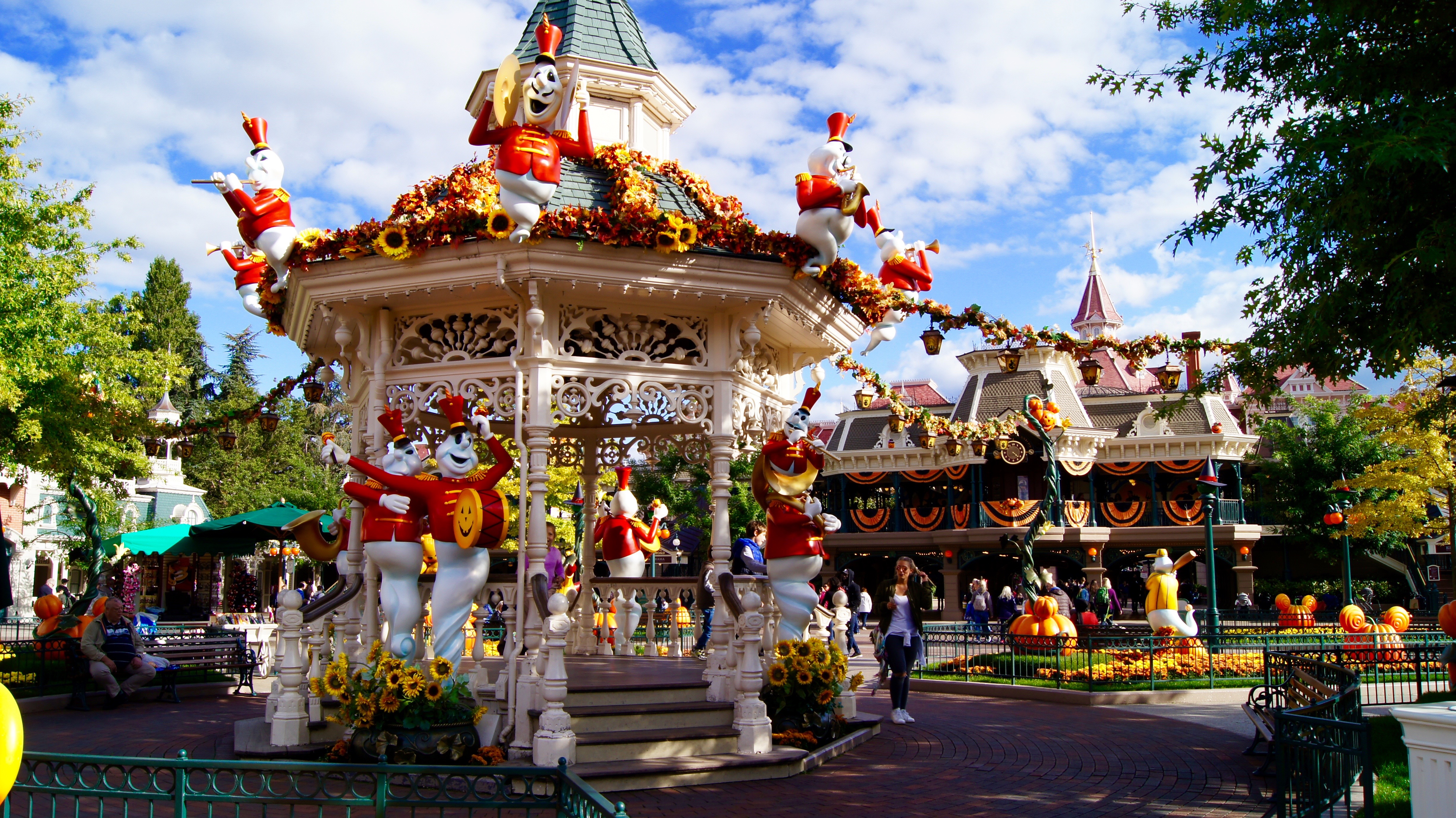 Halloween arrive à Disneyland Paris C'est joli chez vous